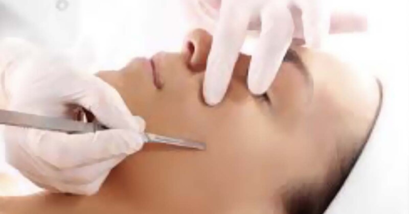 Dermaplane Training (includes blades and handle)